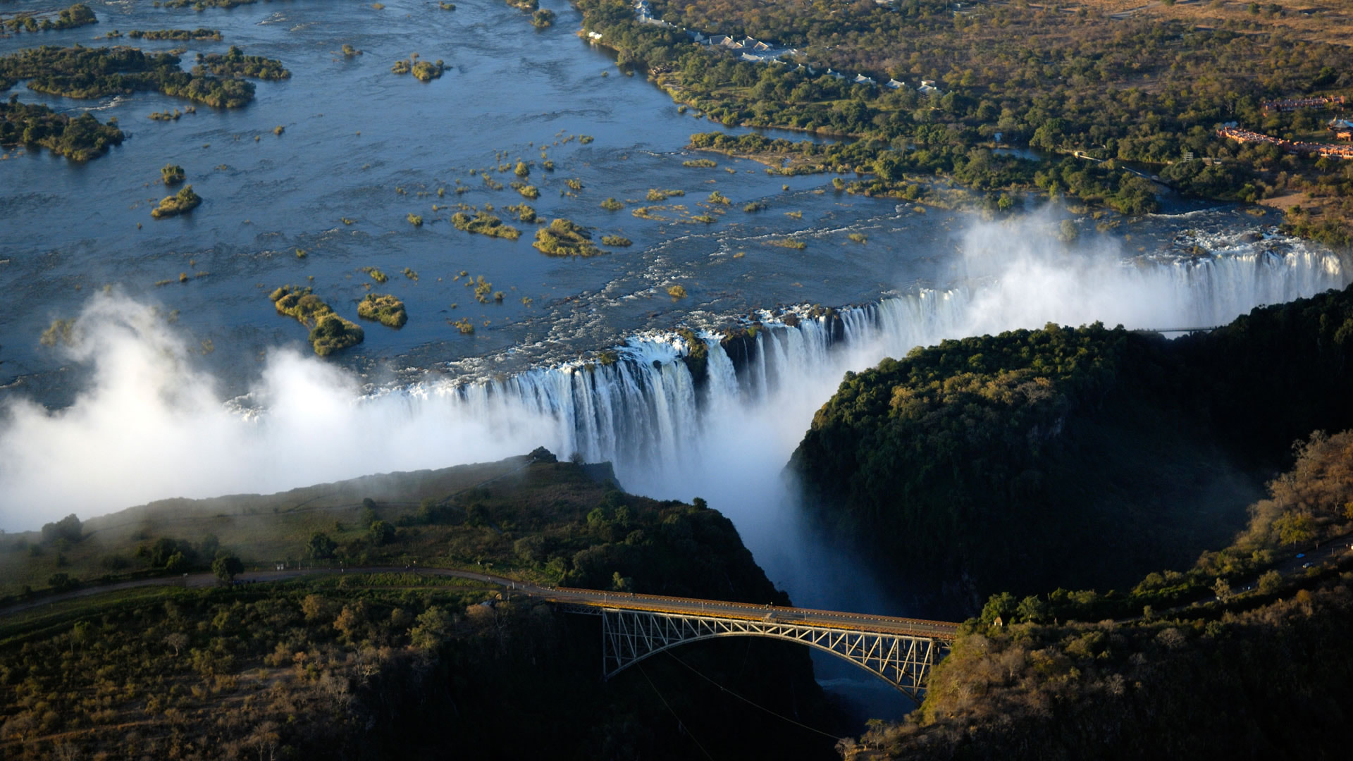 10 Days Victoria Falls, Okavango Delta and Capetown